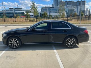 2019 Mercedes-Benz E-Класс 220 d V (W213, S213, C238), чёрный, 3867360 рублей, вид 4