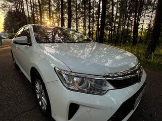 2017 Toyota Camry VII (XV50) Рестайлинг 2, белый, 2360000 рублей, вид 4