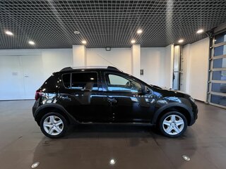 2016 Renault Sandero Stepway II, чёрный, 1060000 рублей, вид 2
