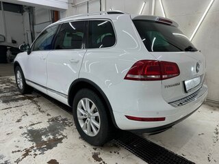 2013 Volkswagen Touareg II, белый, 2100000 рублей, вид 2