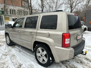 2010 Jeep Liberty (Patriot), бежевый, 850000 рублей, вид 5