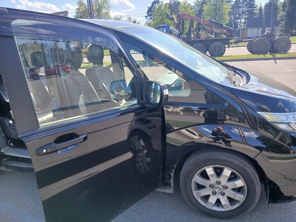 2015 Honda Stepwgn V, чёрный, 2300000 рублей - вид 17
