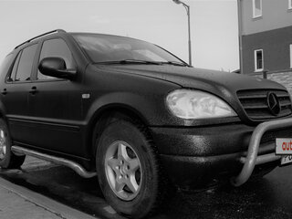 2000 Mercedes-Benz M-Класс 320 I (W163), чёрный, 700000 рублей, вид 3