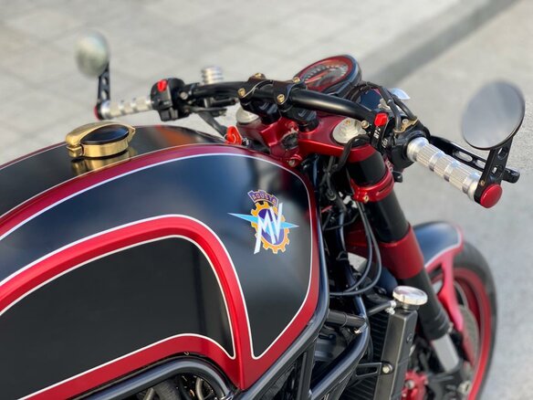 2011 MV Agusta Brutale 920, пурпурный - вид 7
