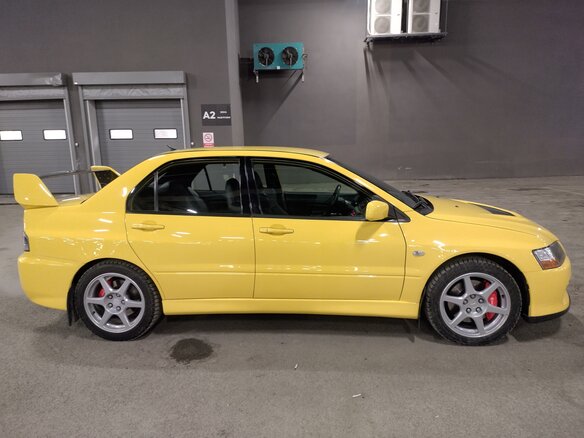 2001 Mitsubishi Lancer Evolution VII, жёлтый, 4000000 рублей - вид 1