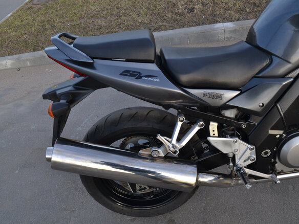 2008 Suzuki SV 650, серебристый - вид 10