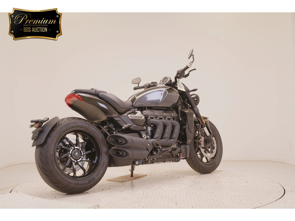 2025 Triumph Rocket III, чёрный, 2670000 рублей - вид 3