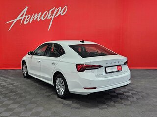 2021 Skoda Octavia IV (A8), белый, 1889000 рублей, вид 3