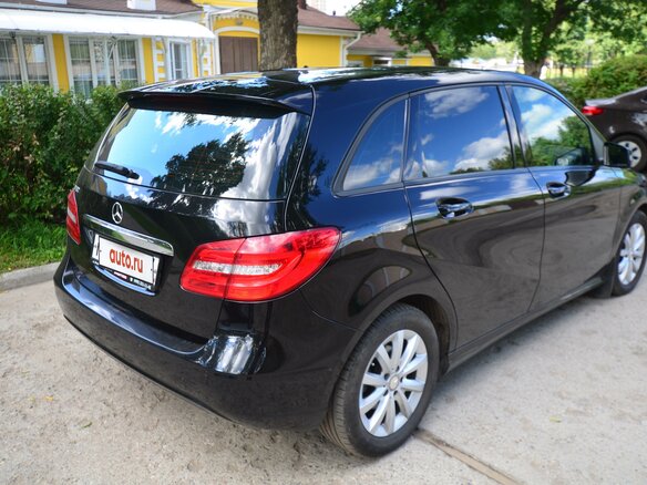 2014 Mercedes-Benz B-Класс 180 II (W246), чёрный, 2200000 рублей - вид 2