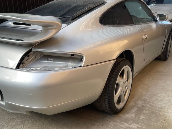 2001 Porsche 911 Carrera 4 V (996), серебристый, 2500000 рублей - вид 4