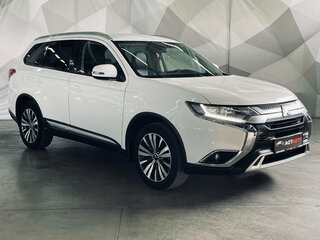 2019 Mitsubishi Outlander III Рестайлинг 3, белый, 2100000 рублей, вид 3