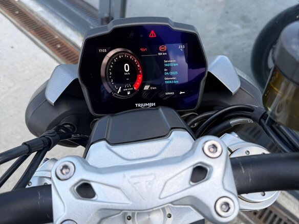 2021 Triumph Speed Triple, серый, 1200000 рублей - вид 13