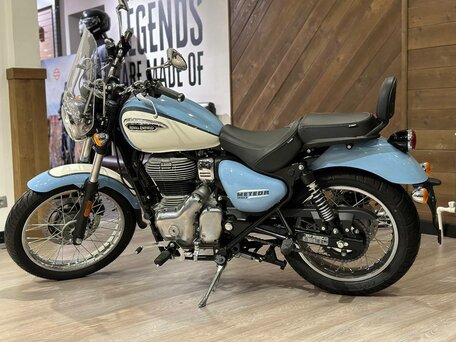 2025 Royal Enfield Meteor, голубой, 519000 рублей, вид 3