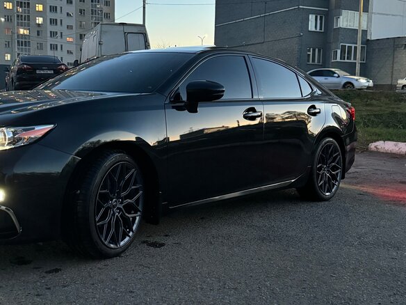 2017 Lexus ES 250 VI Рестайлинг, чёрный, 3000000 рублей - вид 3