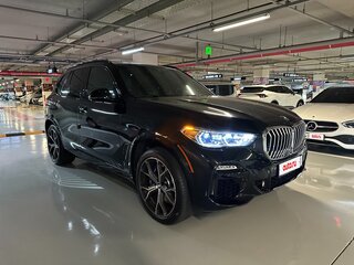 2022 BMW X5 M50i IV (G05/G18), чёрный, 12750800 рублей, вид 2