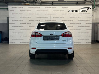 2016 Ford Fiesta Mk6 Рестайлинг, белый, 519000 рублей, вид 4