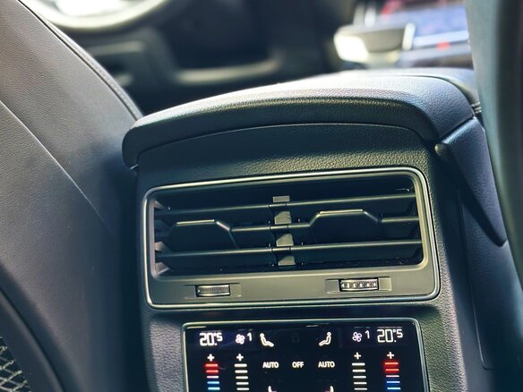 2019 Audi Q8 50 TDI I (4M), синий, 6500000 рублей - вид 4