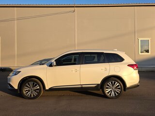 2019 Mitsubishi Outlander III Рестайлинг 3, белый, 2250000 рублей, вид 5