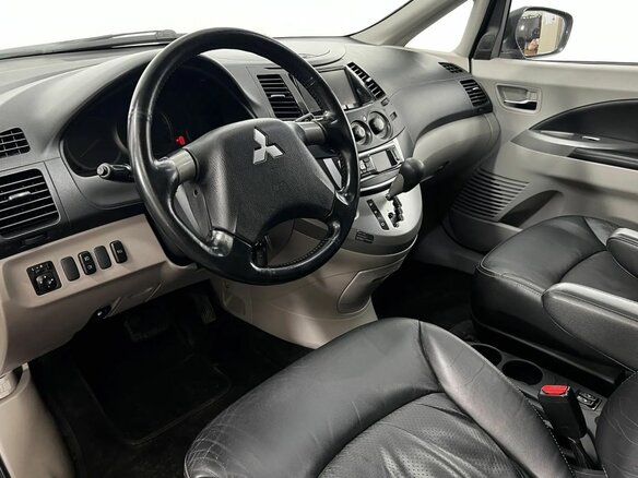 2008 Mitsubishi Grandis I, серый - вид 9