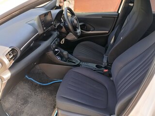2020 Toyota Yaris IV, белый, 1250000 рублей, вид 5