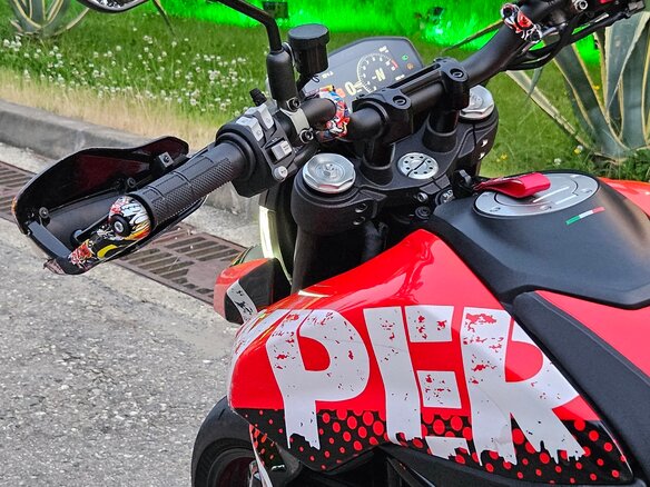 2022 Ducati Hypermotard, чёрный, 950000 рублей - вид 3