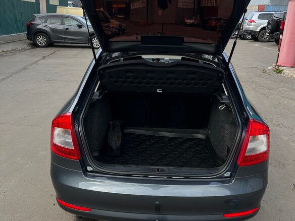 2012 Skoda Octavia II (A5) Рестайлинг, серый, 1100000 рублей - вид 6