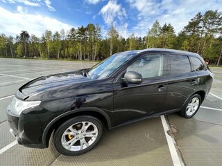 2014 Mitsubishi Outlander III Рестайлинг, чёрный, 1432016 рублей, вид 4