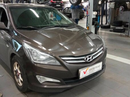 2015 Hyundai Solaris I Рестайлинг, коричневый, 665000 рублей, вид 2