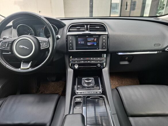 2017 Jaguar F-Pace I, чёрный - вид 23