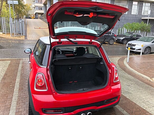 2010 Mini Hatch Cooper S II (R56) Рестайлинг, красный - вид 5