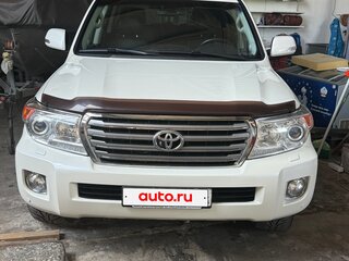 2015 Toyota Land Cruiser 200 Series Рестайлинг 1, белый, 4300000 рублей, вид 3