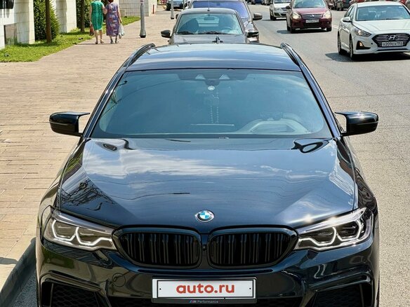 2018 BMW 5 серии M550d xDrive VII (G30/G31/G38), синий, 4880000 рублей - вид 4