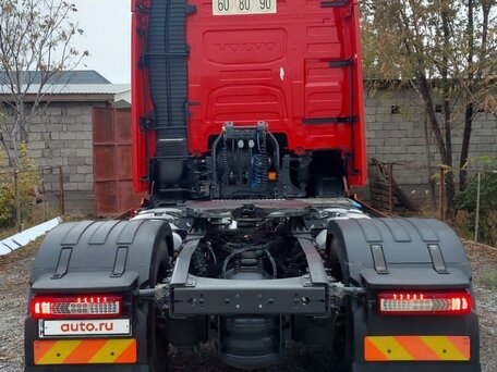 2013 Volvo FH, красный, 11000000 рублей, вид 3