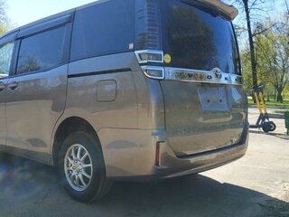 2017 Toyota Voxy III (R80) Рестайлинг, серый, 2680000 рублей, вид 5