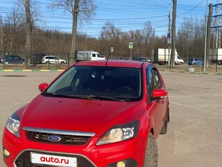 2010 Ford Focus II Рестайлинг, красный, 740000 рублей, вид 3