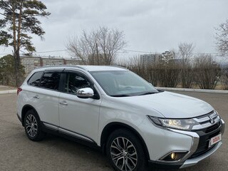 2016 Mitsubishi Outlander III Рестайлинг 2, белый, 2500000 рублей, вид 3