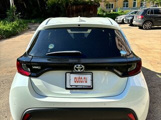 2020 Toyota Yaris IV, белый, 1315000 рублей, вид 3