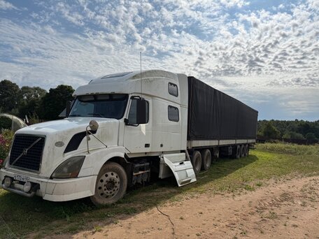 2008 Volvo VNL, белый, 7000000 рублей, вид 1