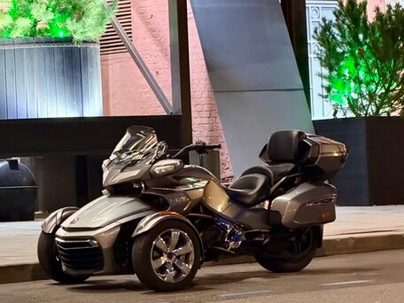 2017 BRP Can-Am Spyder, серебристый, 2300000 рублей, вид 1