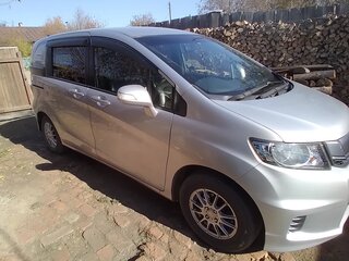 2015 Honda Freed Spike I Рестайлинг 2, серебристый, 1350000 рублей, вид 2