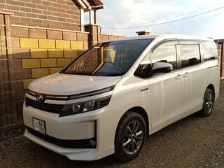 2015 Toyota Voxy III (R80), белый, 1950000 рублей, вид 1