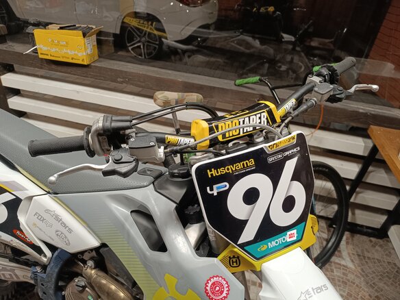 2024 Husqvarna FC 250, белый, 700000 рублей - вид 3