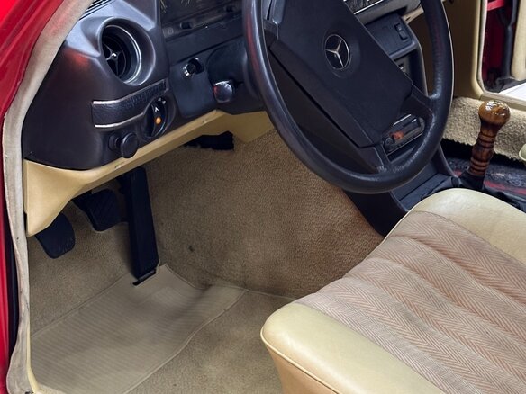 1981 Mercedes-Benz W123 200 4-speed, красный - вид 16