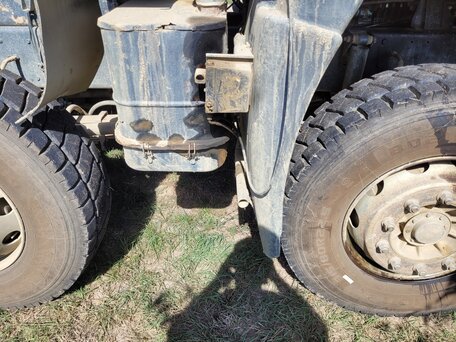 2006 Sinotruk Howo ZZ3327, красный, 650000 рублей, вид 5