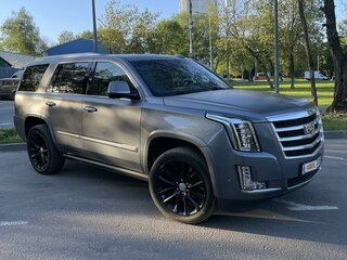2017 Cadillac Escalade IV, серебристый, 3700000 рублей, вид 3