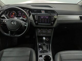 2018 Volkswagen Touran II, белый, 1380000 рублей, вид 3