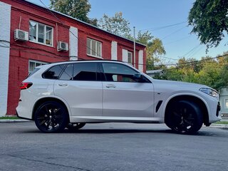 2020 BMW X5 M50d IV (G05/G18), белый, 8900000 рублей, вид 5