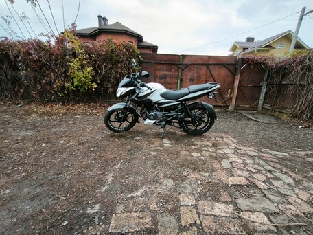 2024 Bajaj Pulsar NS 125, белый, 170000 рублей, вид 1