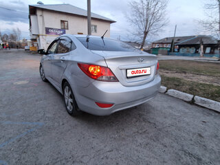 2013 Hyundai Solaris I, серебристый, 420000 рублей, вид 5