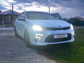 2017 Kia Rio IV, белый, 1050000 рублей, вид 2